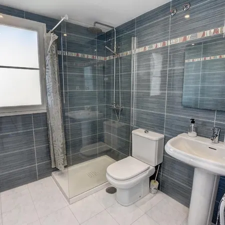 Holiday home Timon Ii, Luxury 3 Bedroom Beachside