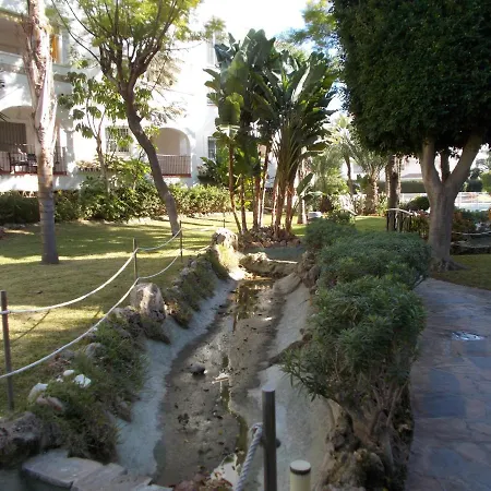 Timon Ii, Luxury 3 Bedroom Beachside Holiday home *