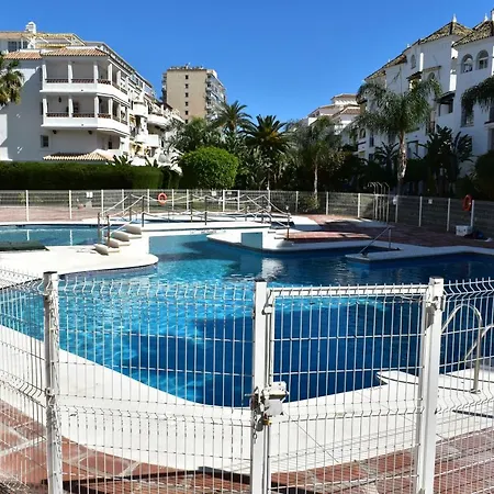 Timon Ii, Luxury 3 Bedroom Beachside Holiday home *